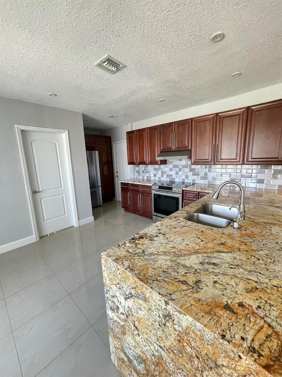 255 Foresteria Drive, Lake Park, FL 33403 — zdjęcie 3