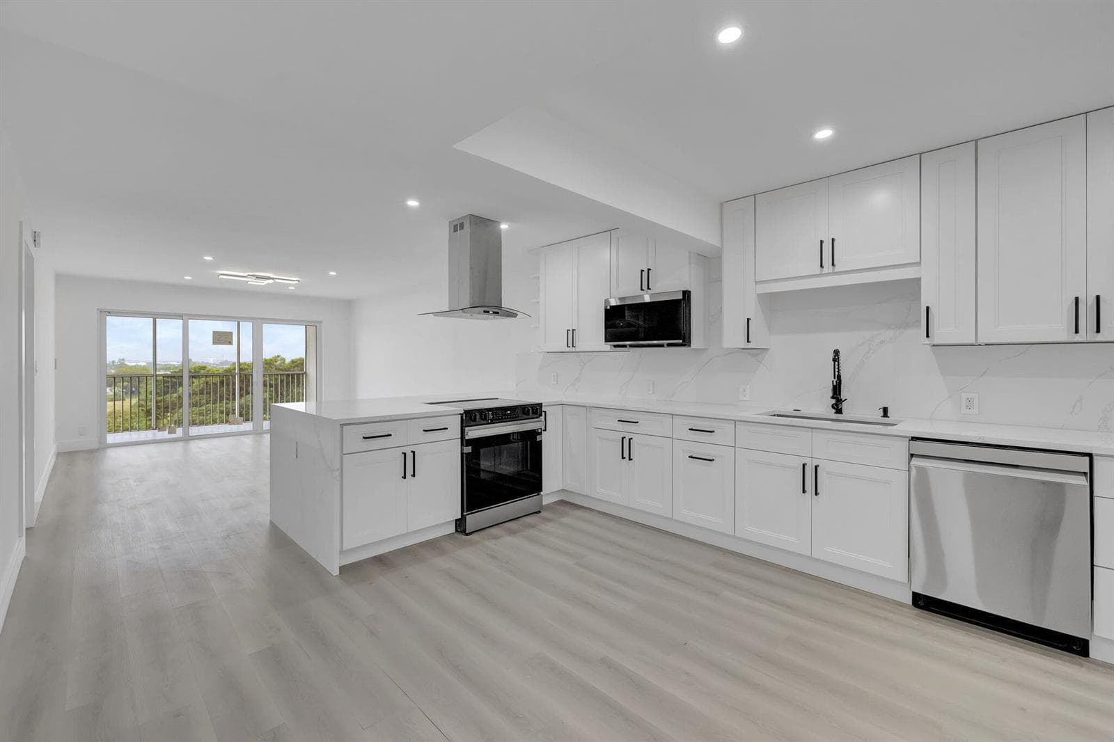 3050 N Palm Aire Drive # 704, Pompano Beach, FL 33069 — zdjęcie 2