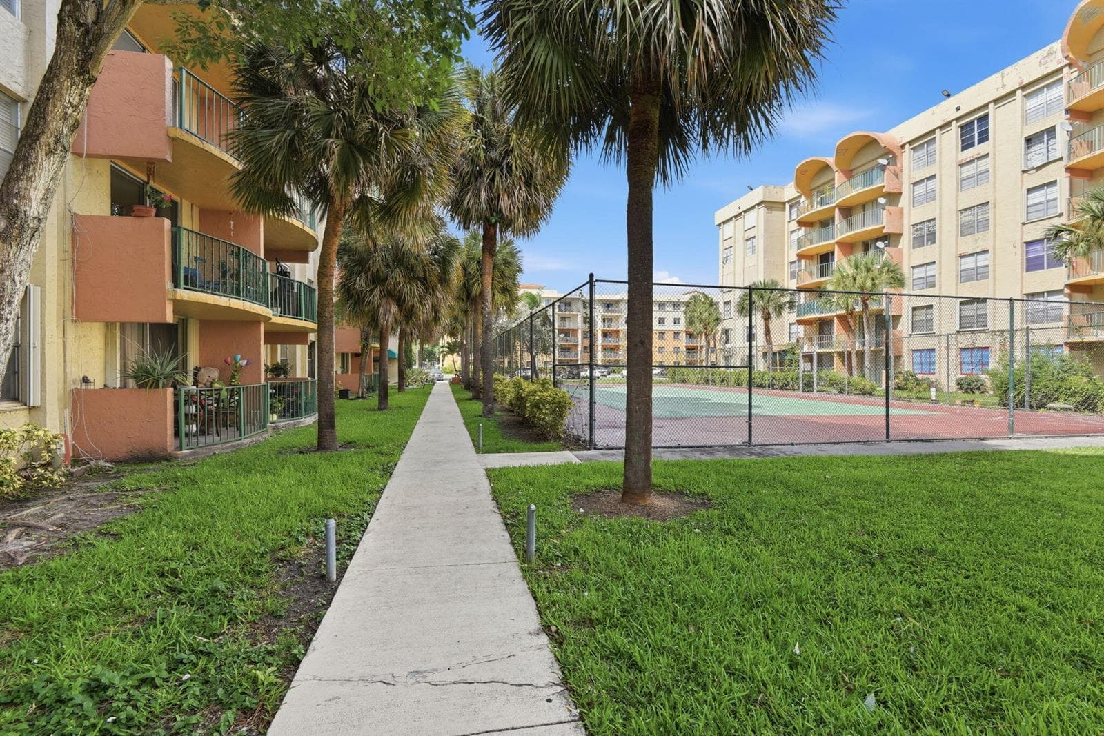 9360 Fontainebleau Boulevard # Apt 310, Miami, FL 33172 — zdjęcie 2