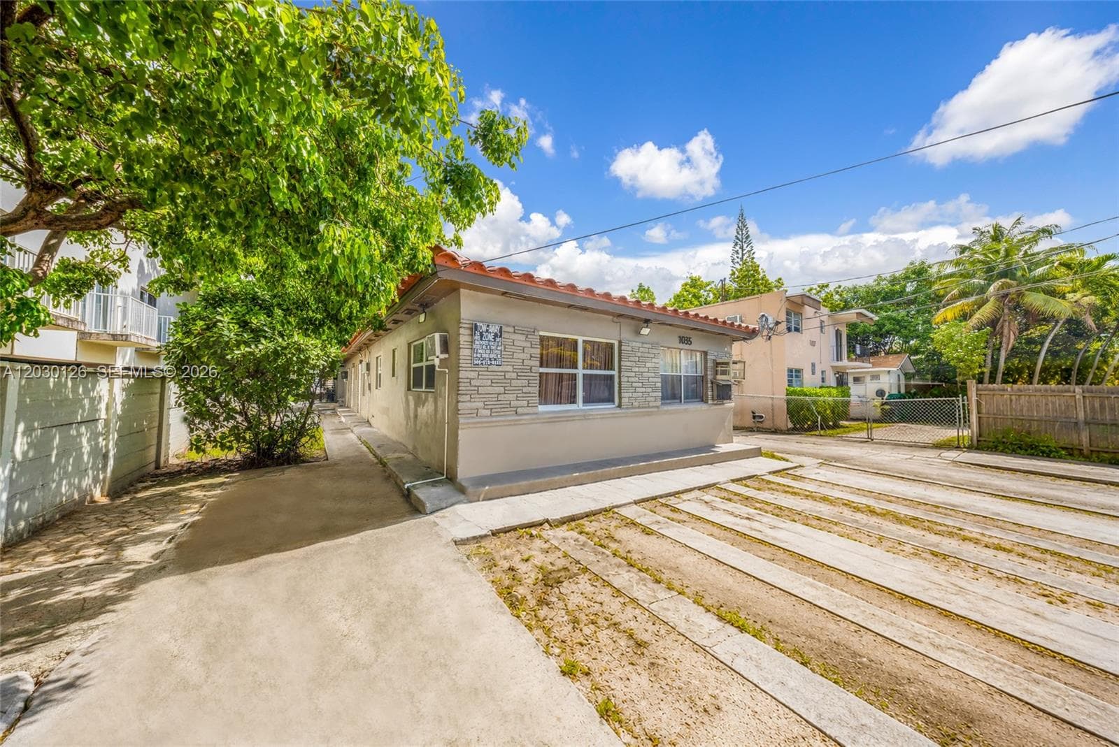 1035 NW 4th St, Miami, FL 33128 — zdjęcie 2
