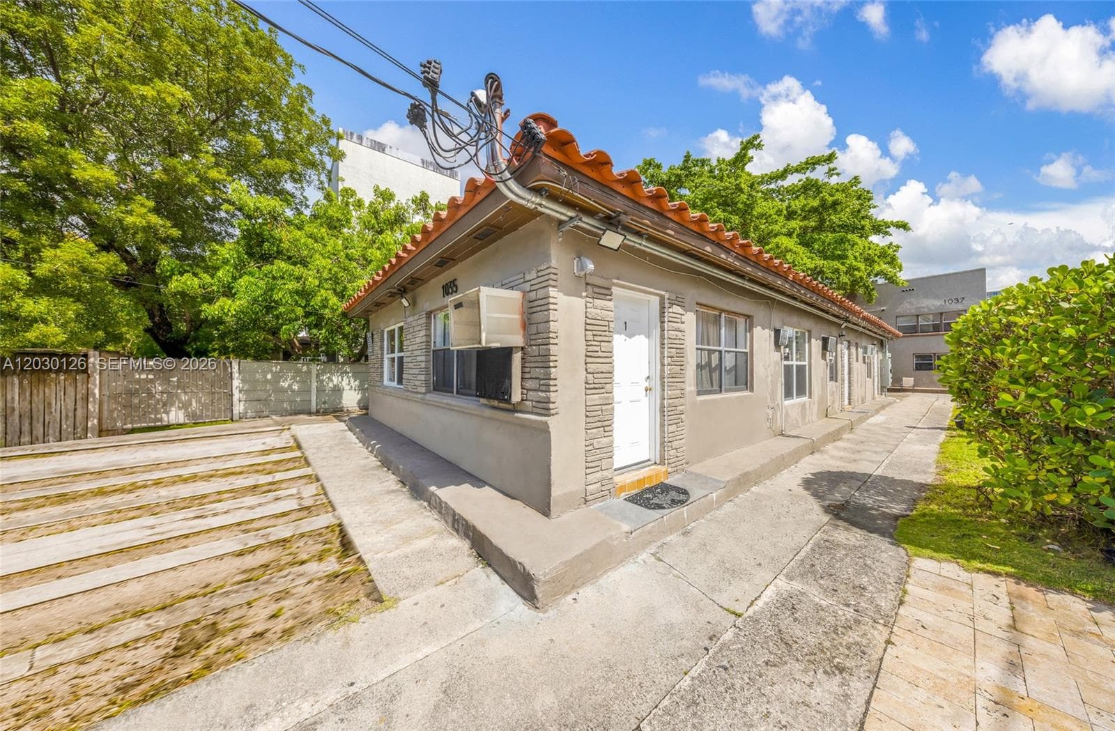 1035 NW 4th St, Miami, FL 33128 — zdjęcie 4