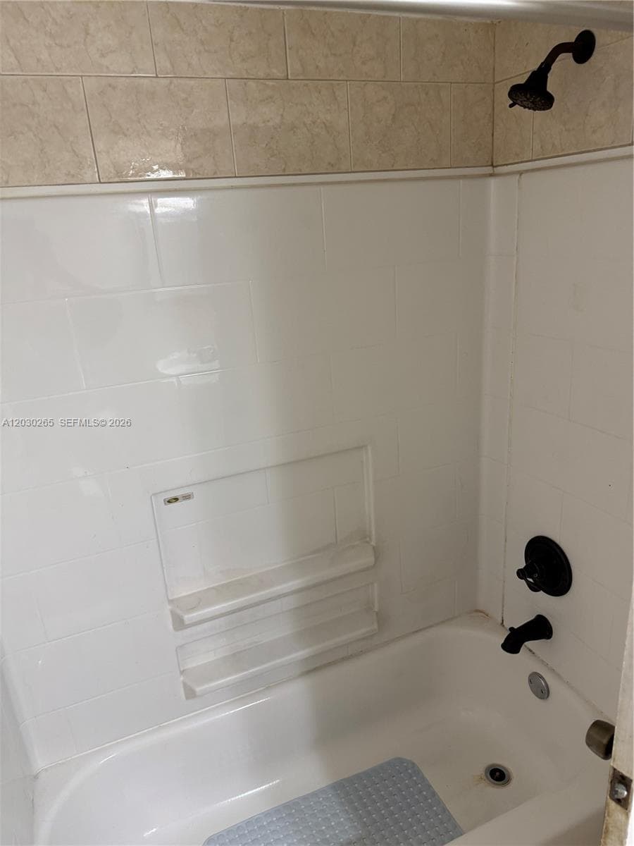 7105 W 13th Ave # 403, Hialeah, FL 33014 — zdjęcie 5