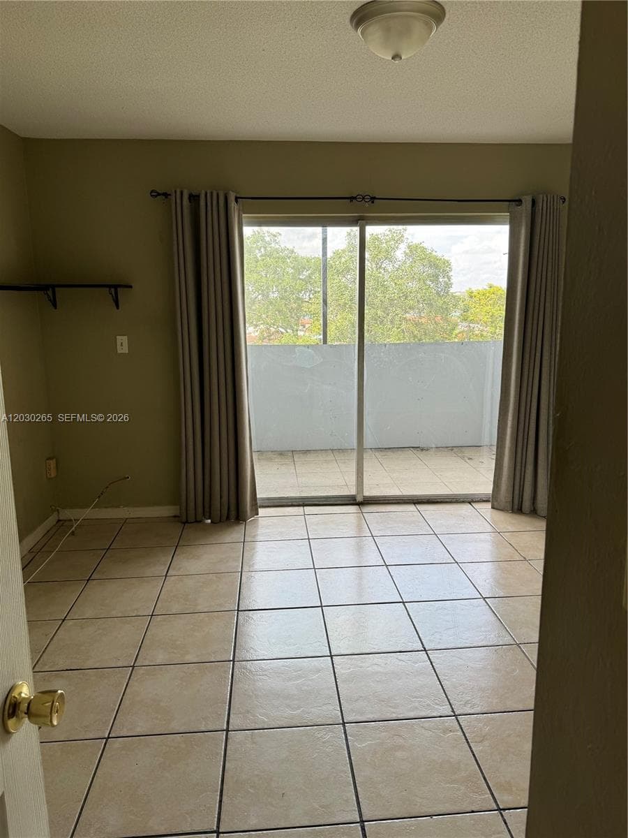 7105 W 13th Ave # 403, Hialeah, FL 33014 — zdjęcie 4