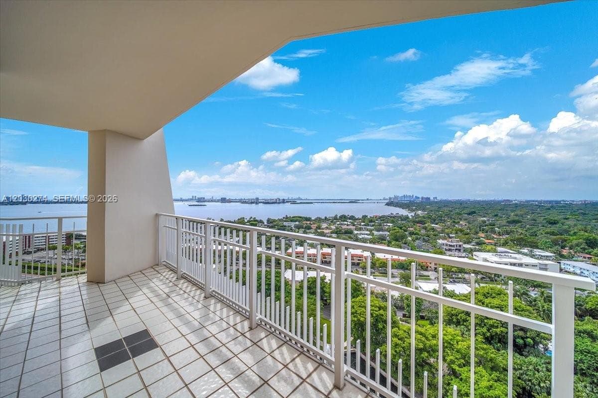 1000 Quayside Ter # TS-10, Miami, FL 33138 — zdjęcie 2