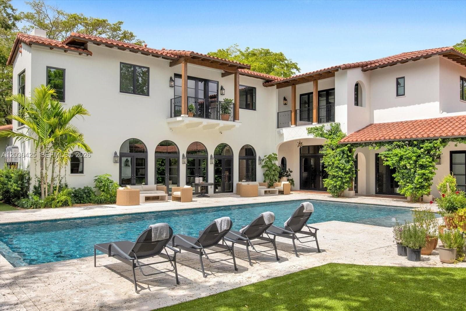 545 San Antonio Ave, Coral Gables, FL 33146 — zdjęcie 2