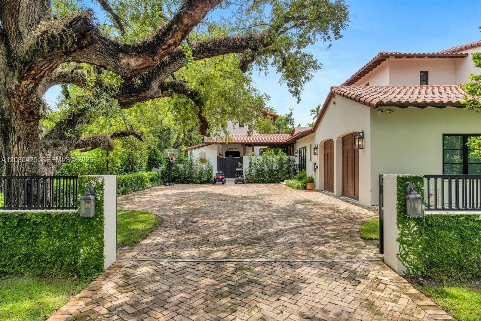 545 San Antonio Ave, Coral Gables, FL 33146 — zdjęcie 5