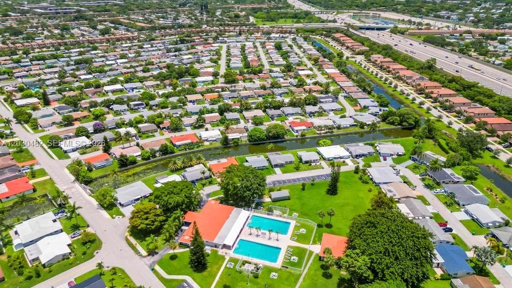 4923 NW 55th Ct, Tamarac, FL 33319 — zdjęcie 5