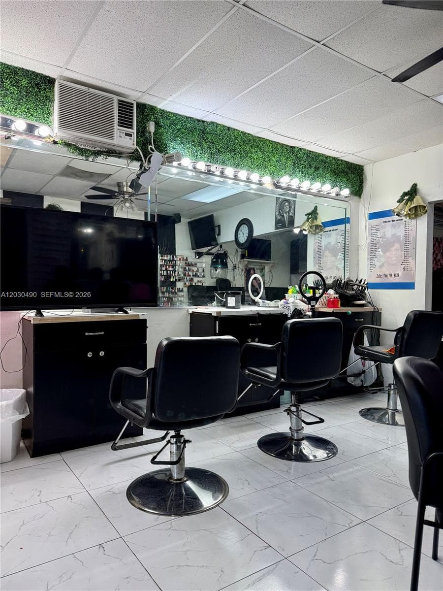 11842 W Dixie Hwy, Miami, FL 33161 — zdjęcie 2