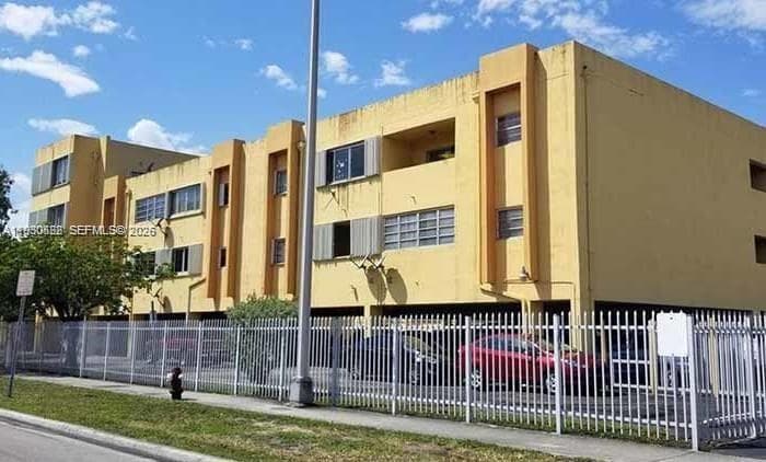 1555 W 44th Pl # 225D, Hialeah, FL 33012 — zdjęcie 2