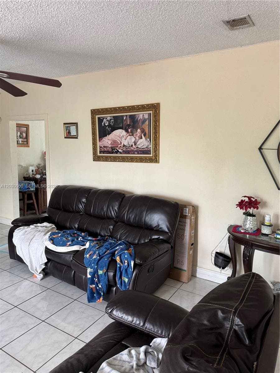 5612 NW 5612 nw 206th Ln, Miami Gardens, FL 33055 — zdjęcie 2