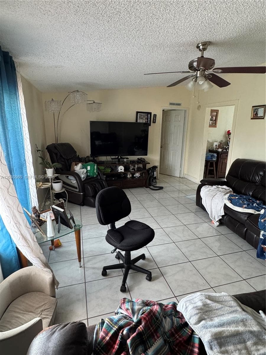 5612 NW 5612 nw 206th Ln, Miami Gardens, FL 33055 — zdjęcie 3