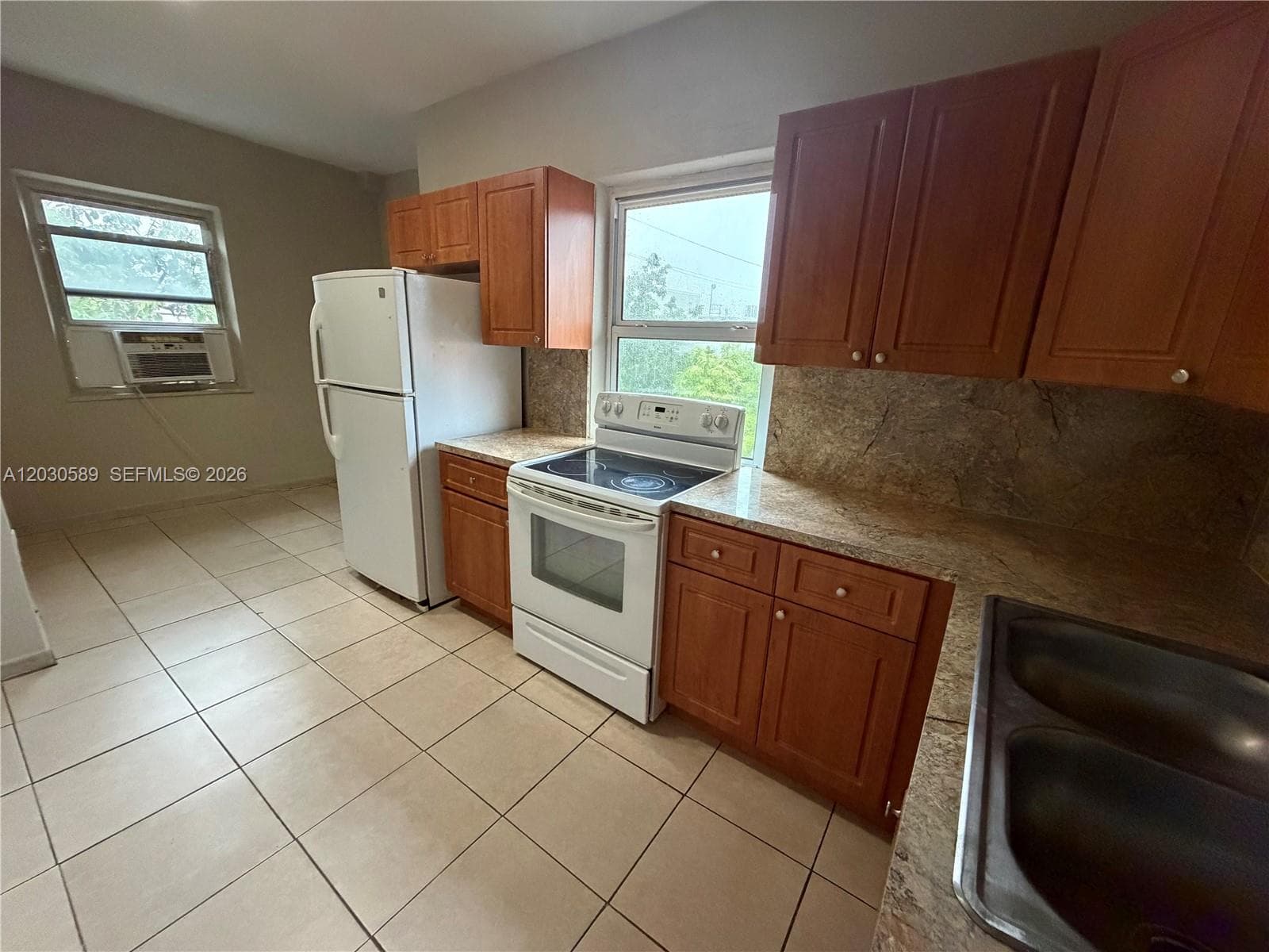 1422 NW 26th Ave # top, Miami, FL 33125 — zdjęcie 2