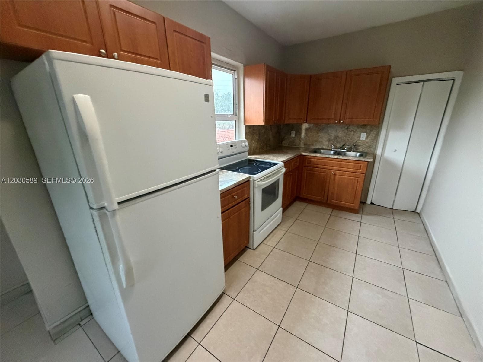 1422 NW 26th Ave # top, Miami, FL 33125 — zdjęcie 4