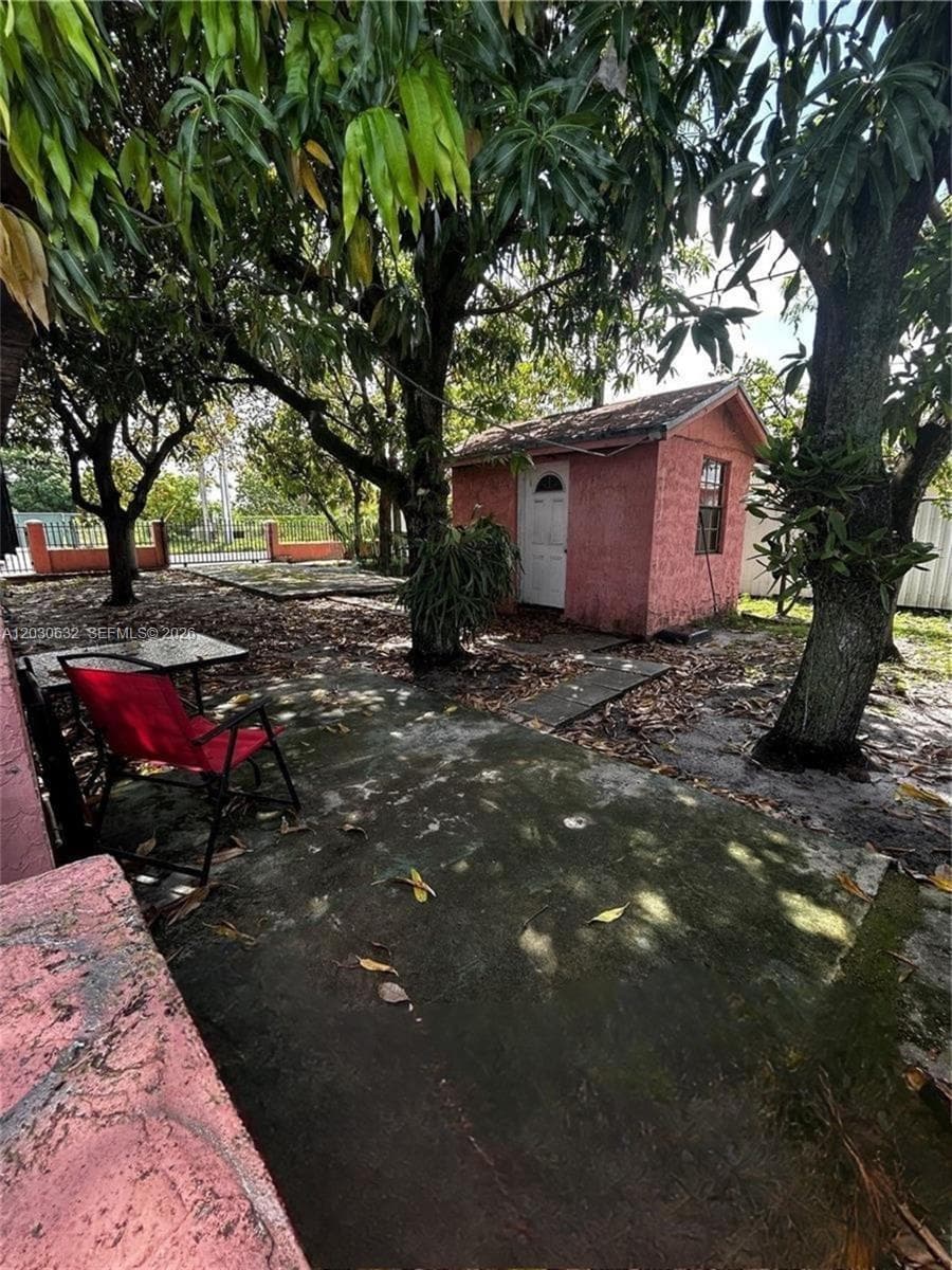 890 E 28th St, Hialeah, FL 33013 — zdjęcie 3