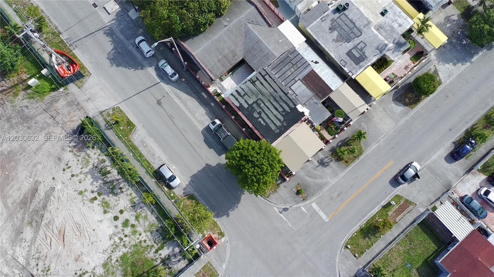 890 E 28th St, Hialeah, FL 33013 — zdjęcie 4