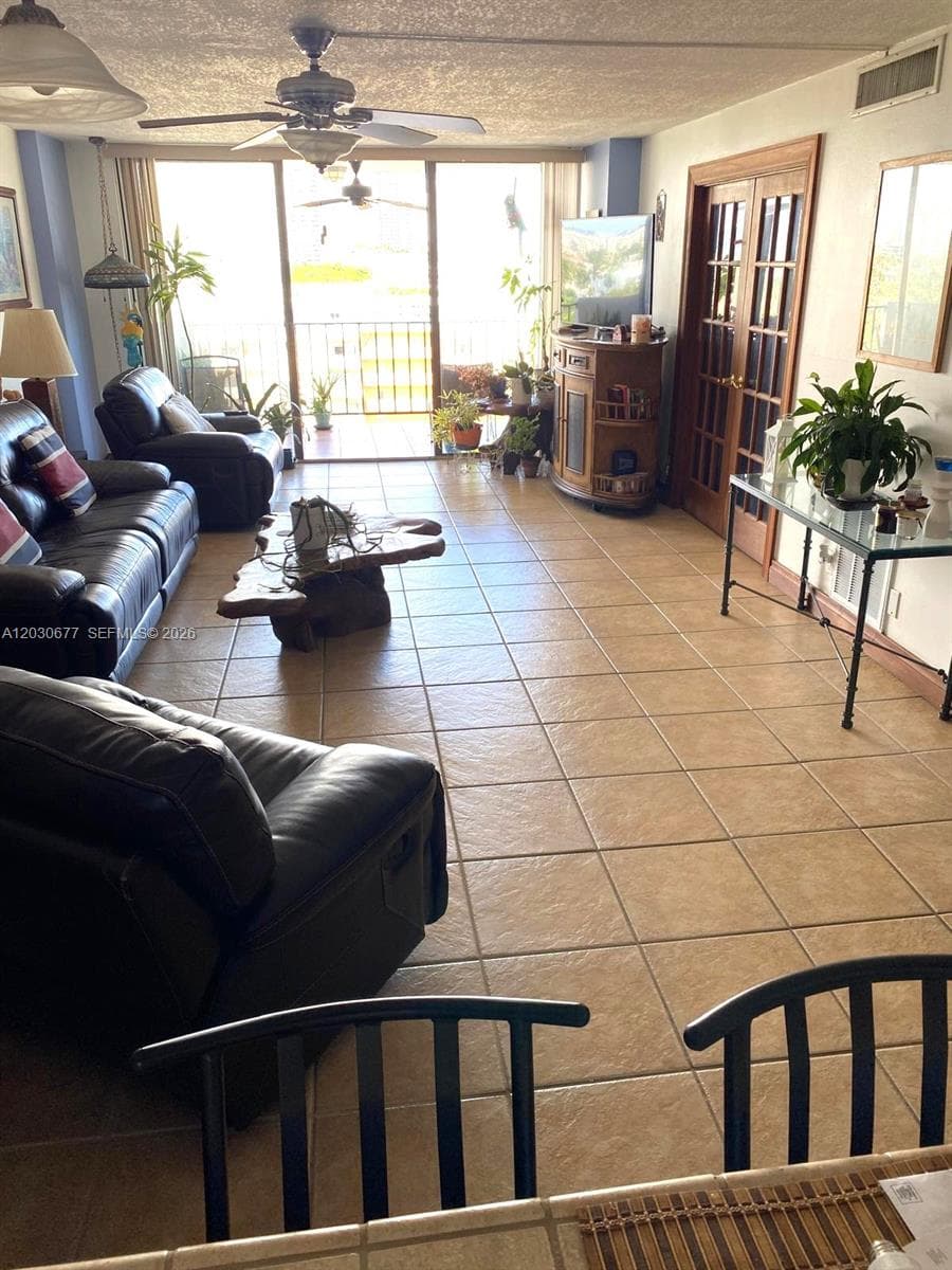 3545 NE 166th St # 908, North Miami Beach, FL 33160 — zdjęcie 3