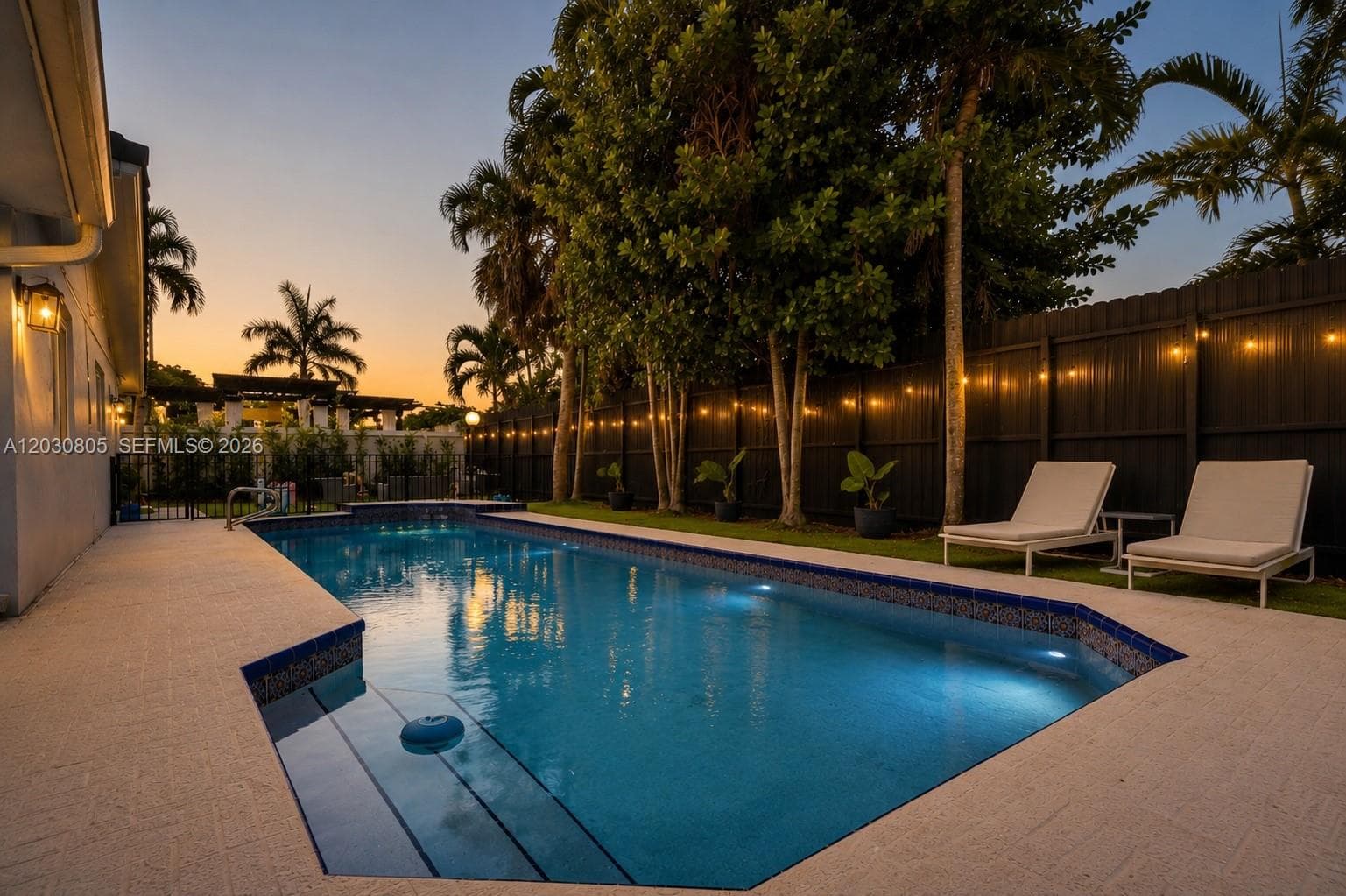 19040 S Saint Andrews Dr, Hialeah, FL 33015 — zdjęcie 2