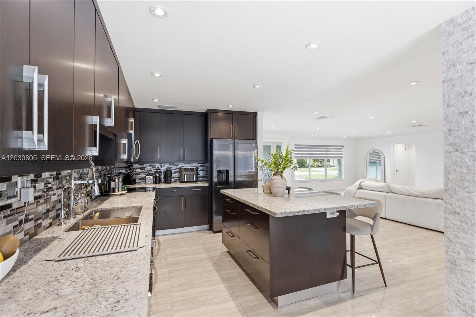 19040 S Saint Andrews Dr, Hialeah, FL 33015 — zdjęcie 3
