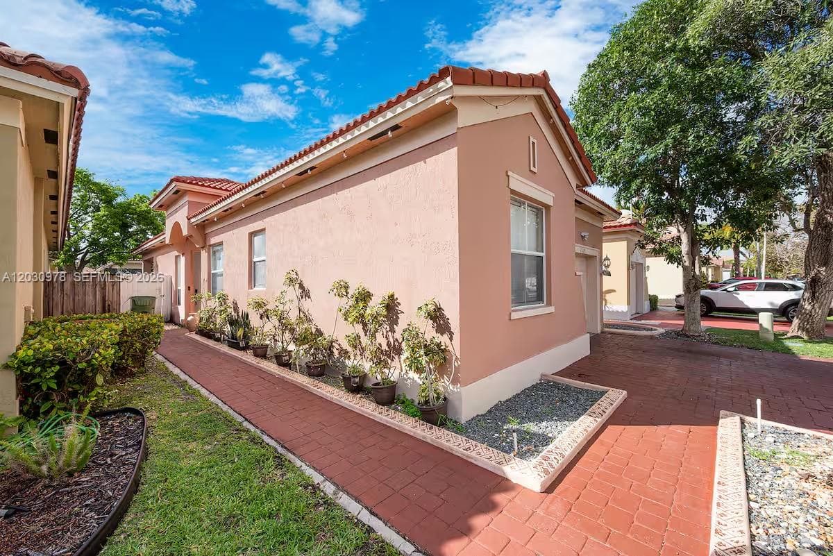 2327 NE 37th Ter, Homestead, FL 33033 — zdjęcie 5