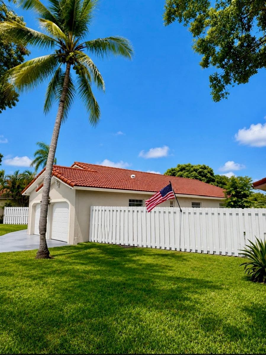 18145 NW 61st Ave, Hialeah, FL 33015 — zdjęcie 3