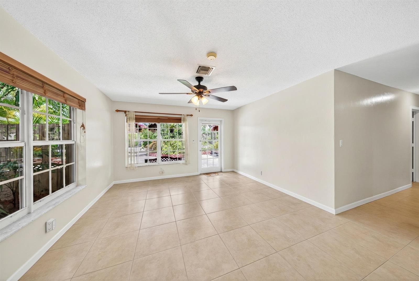 1540 NE 40th Street, Oakland Park, FL 33334 — zdjęcie 3