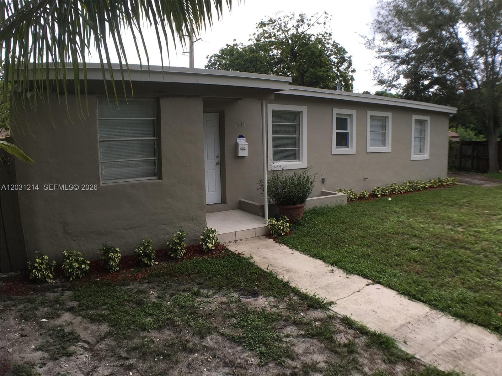 1594 NE 155th Ter, North Miami Beach, FL 33162 — zdjęcie 2