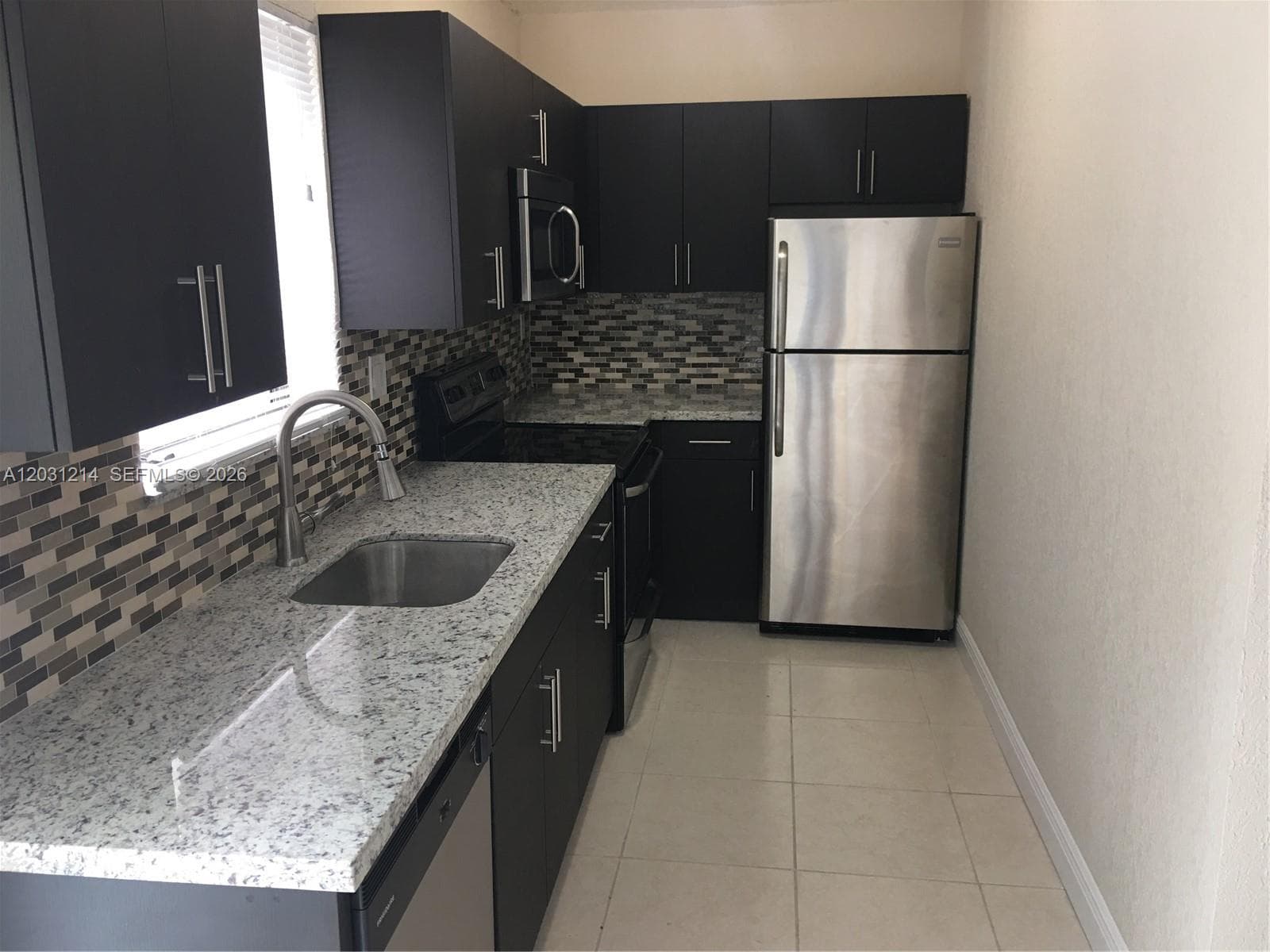 1594 NE 155th Ter, North Miami Beach, FL 33162 — zdjęcie 3