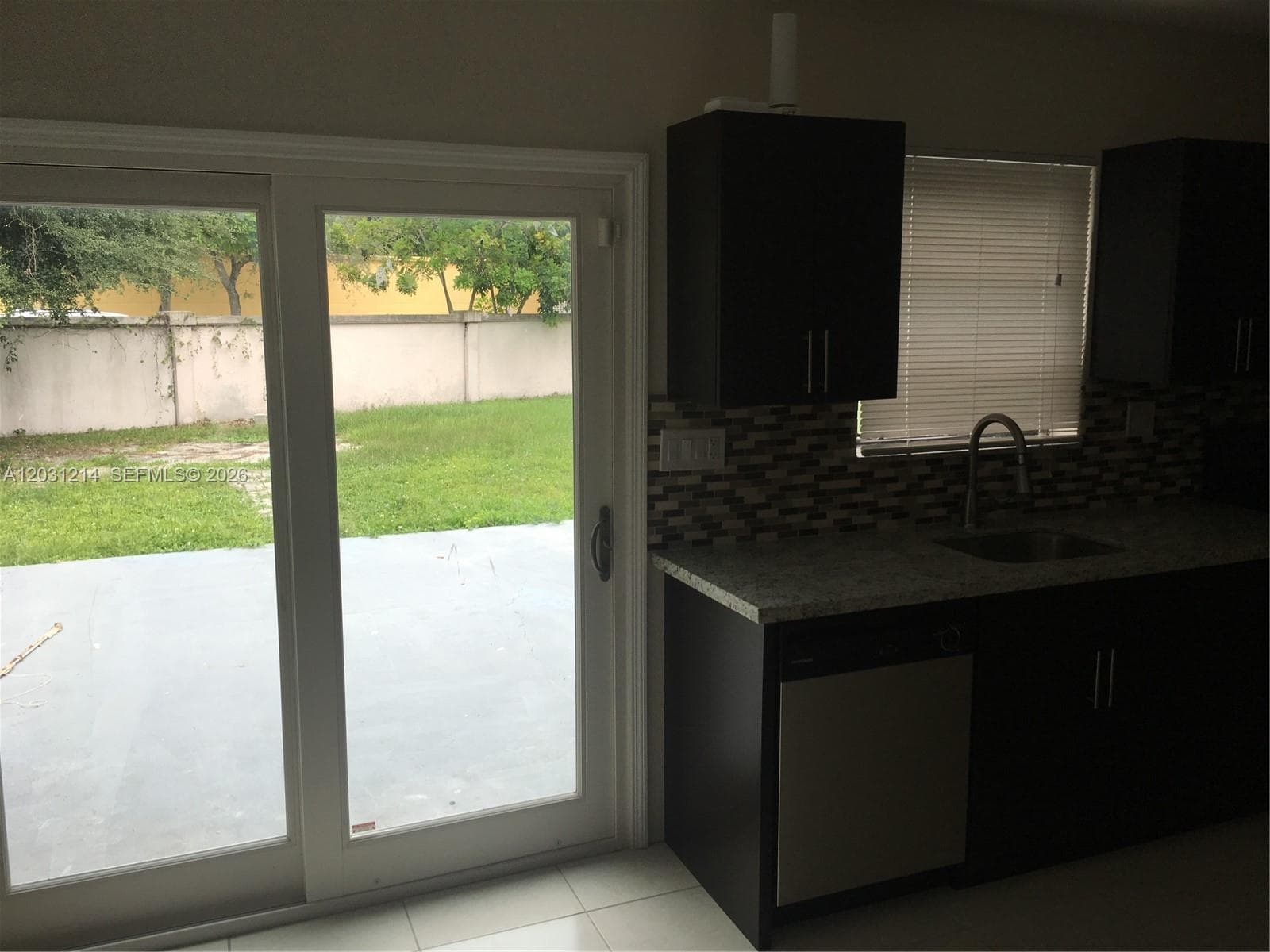 1594 NE 155th Ter, North Miami Beach, FL 33162 — zdjęcie 5