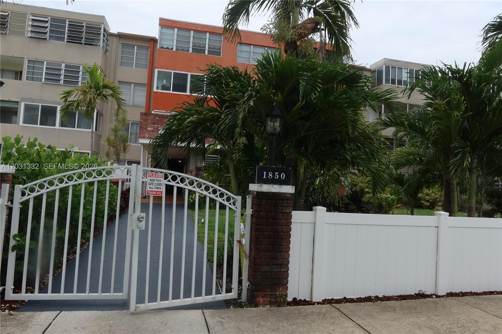 1850 NE 169th St # 312, North Miami Beach, FL 33162 — zdjęcie 2