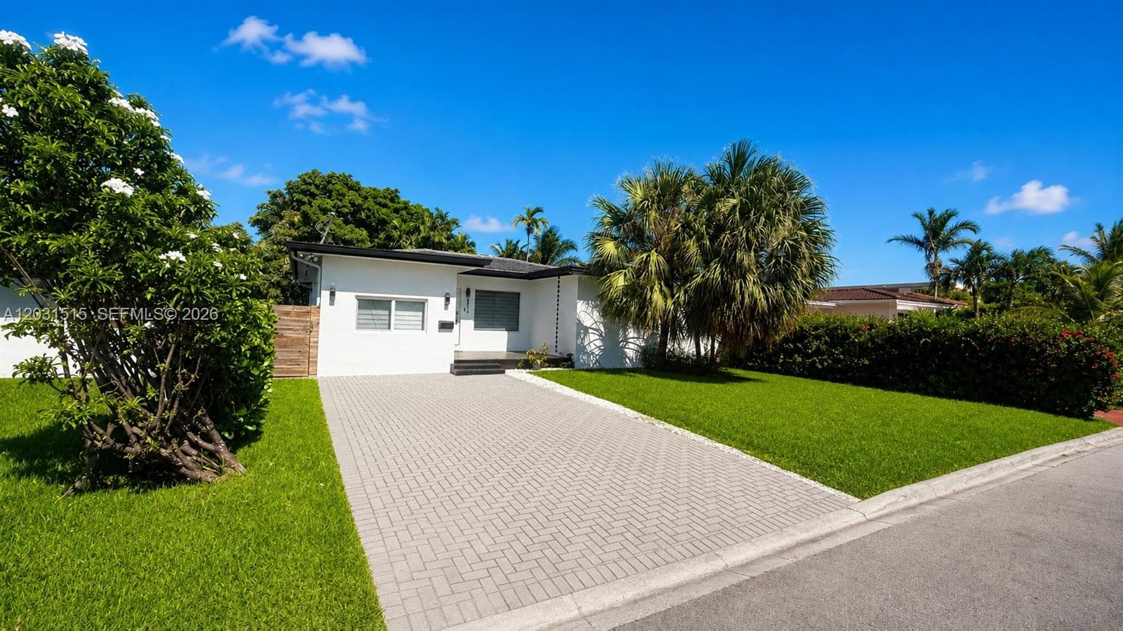 8819 Dickens Ave, Surfside, FL 33154 — zdjęcie 2