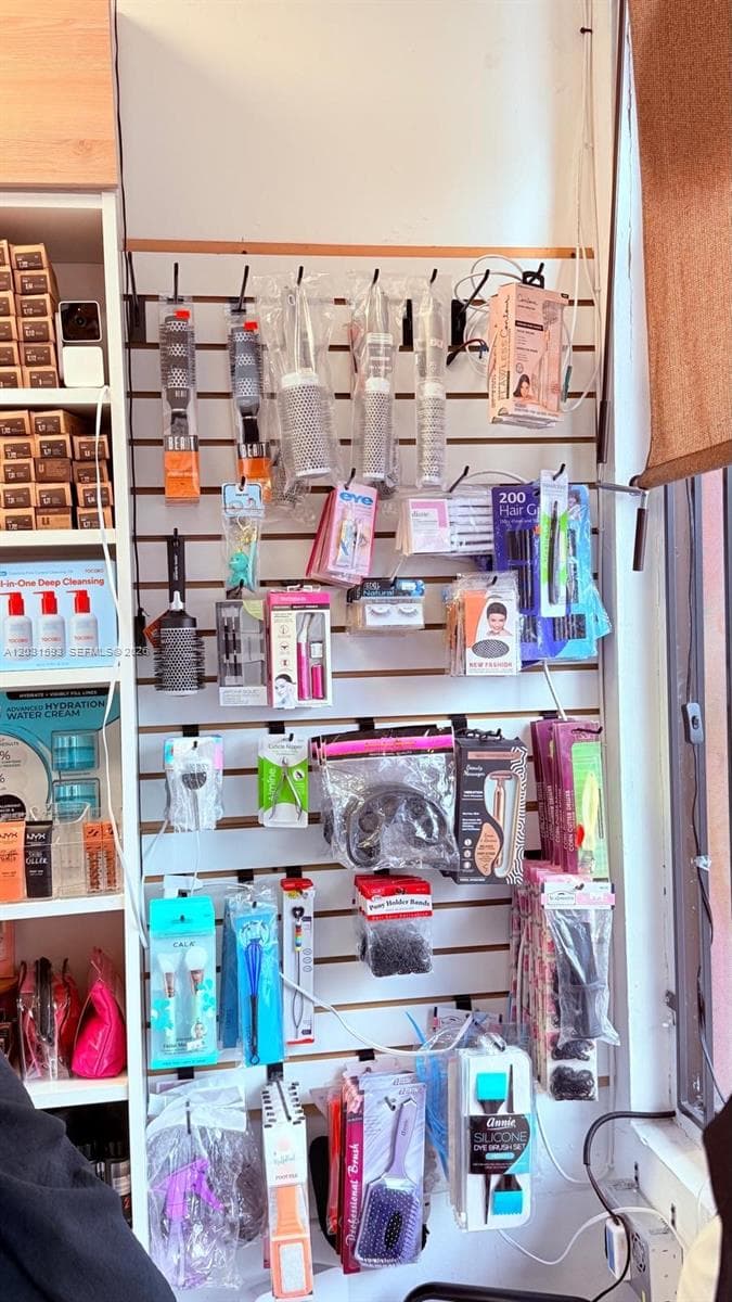 Beauty Supply Store, Miami FL 33125 — zdjęcie 4