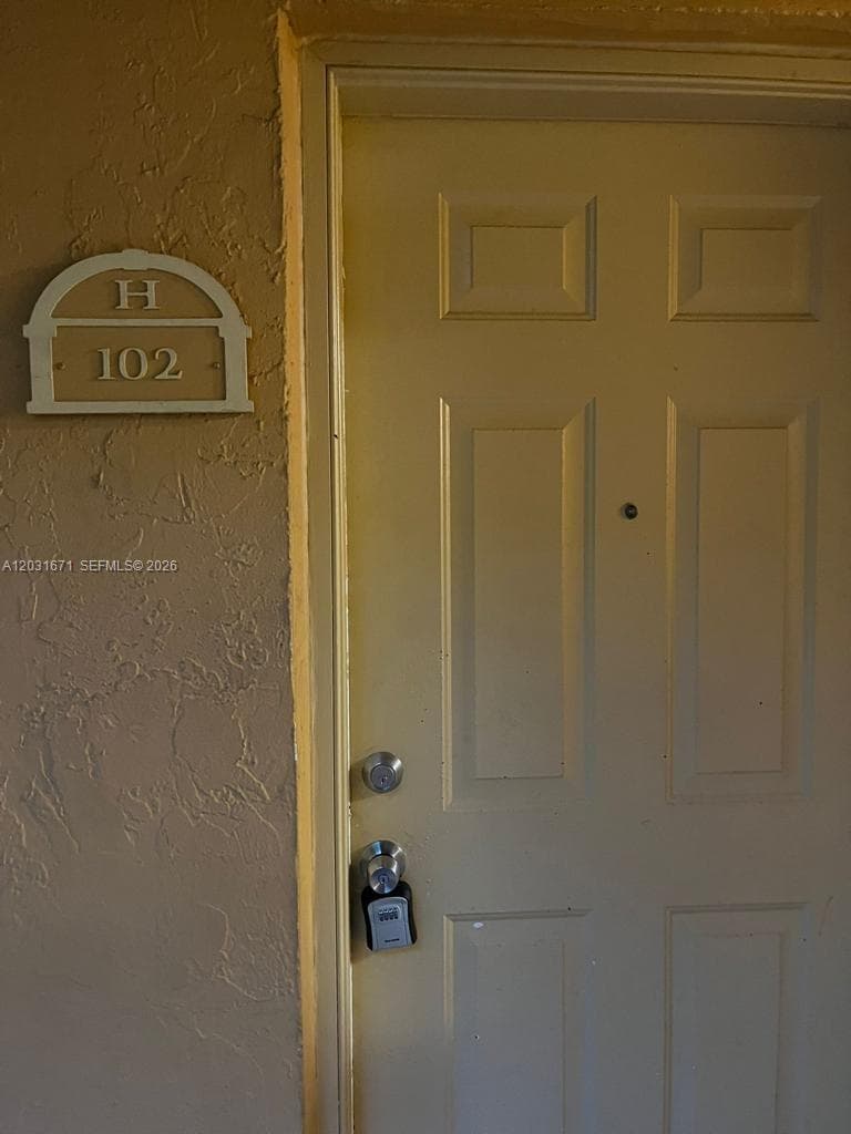 18111 NW 68th Ave # H102, Hialeah, FL 33015 — zdjęcie 3