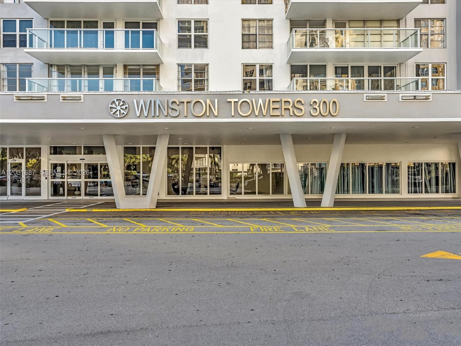 Winston Tower 300 — zdjęcie 2