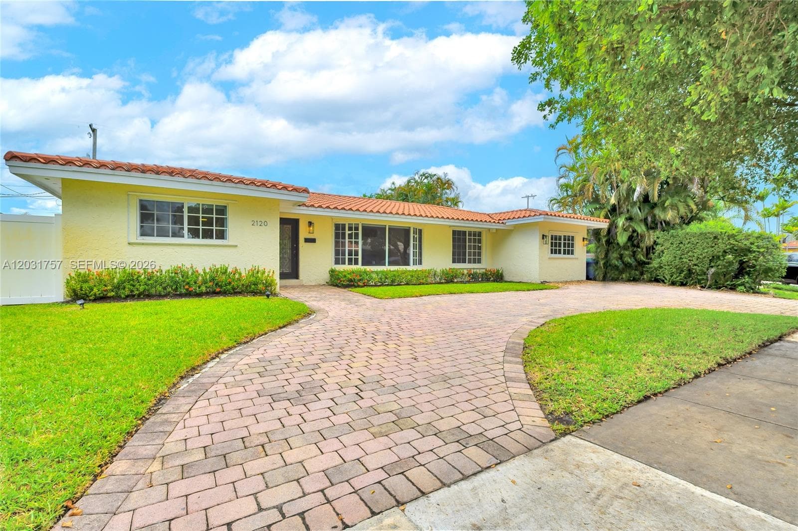 2120 NE 207th St, Miami, FL 33179 — zdjęcie 3