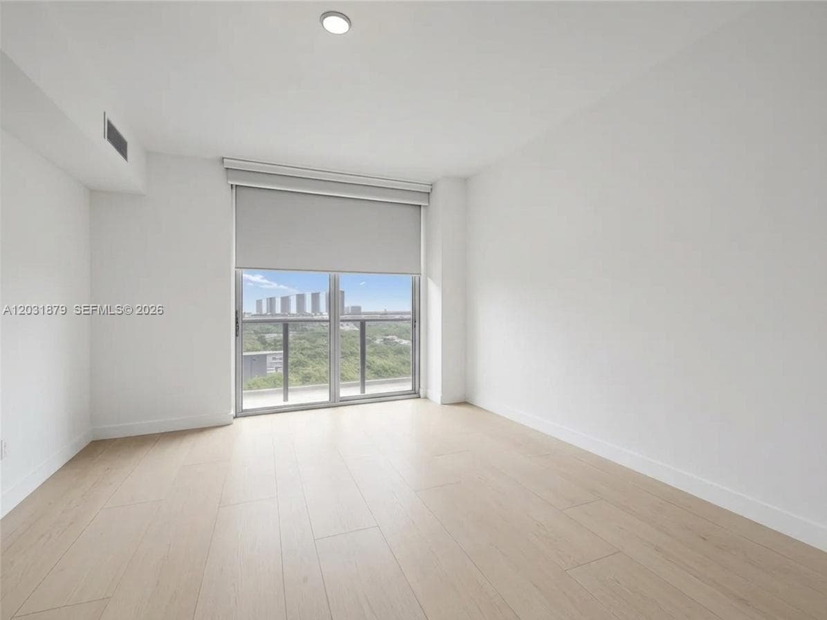 16385 Biscayne Blvd # 1615, North Miami Beach, FL 33160 — zdjęcie 4