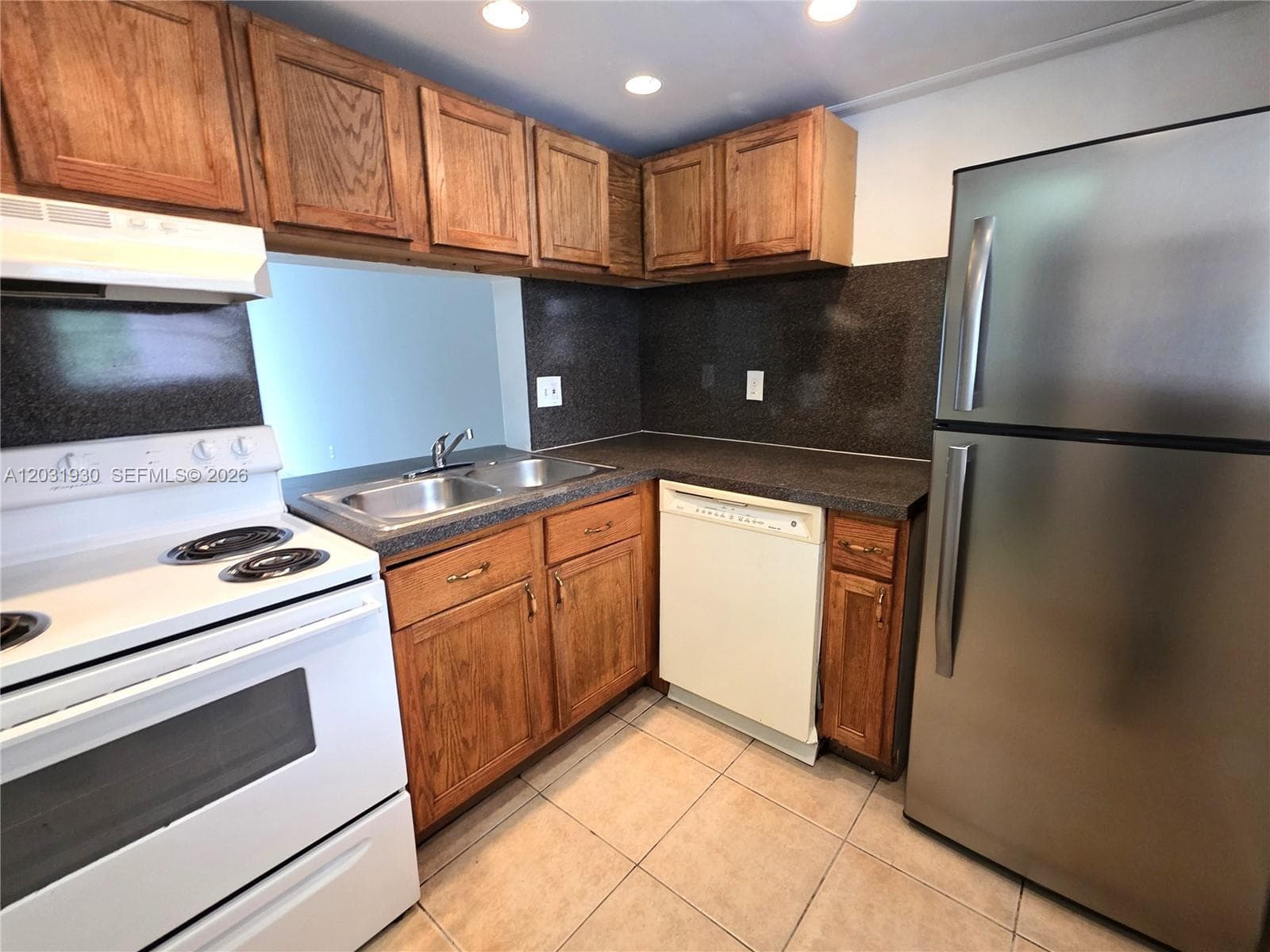2800 NW 56th Ave # E303, Lauderhill, FL 33313 — zdjęcie 5