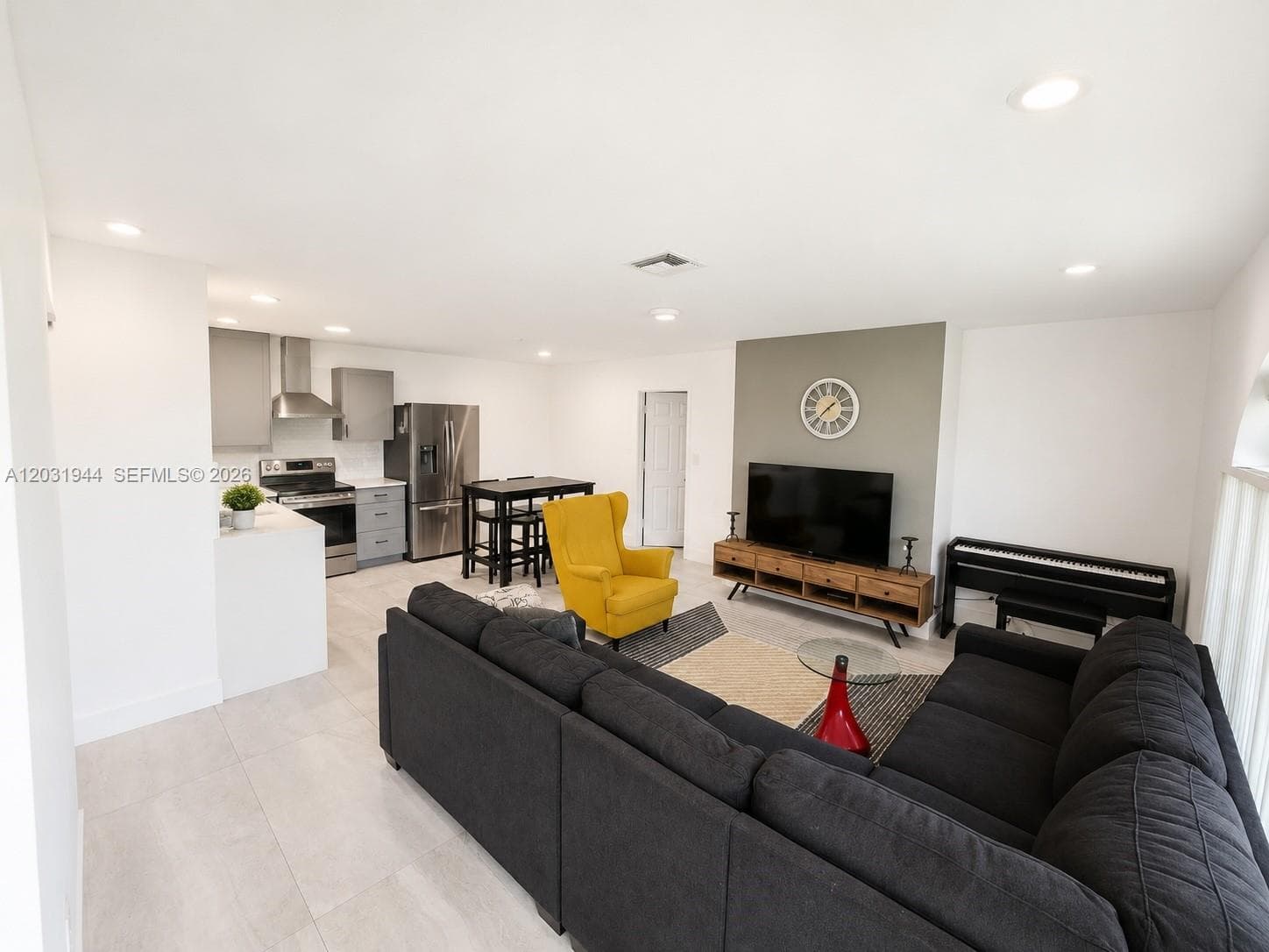 800 NE 2nd Ct, Hallandale Beach, FL 33009 — zdjęcie 2