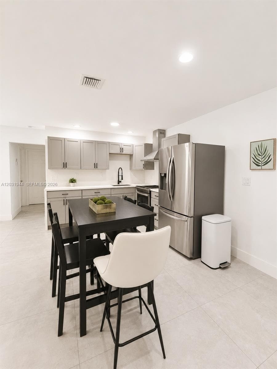 800 NE 2nd Ct, Hallandale Beach, FL 33009 — zdjęcie 3