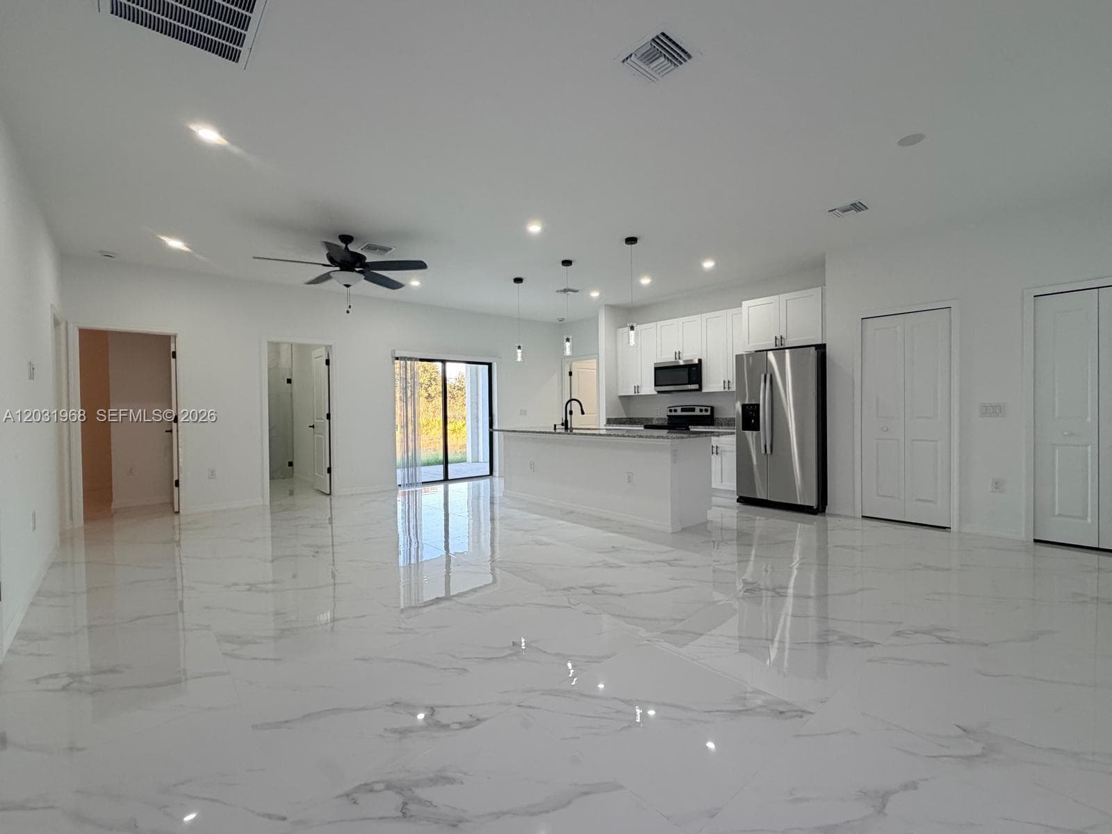 2706 72nd St W, Lehigh Acres, FL 33971 — zdjęcie 2