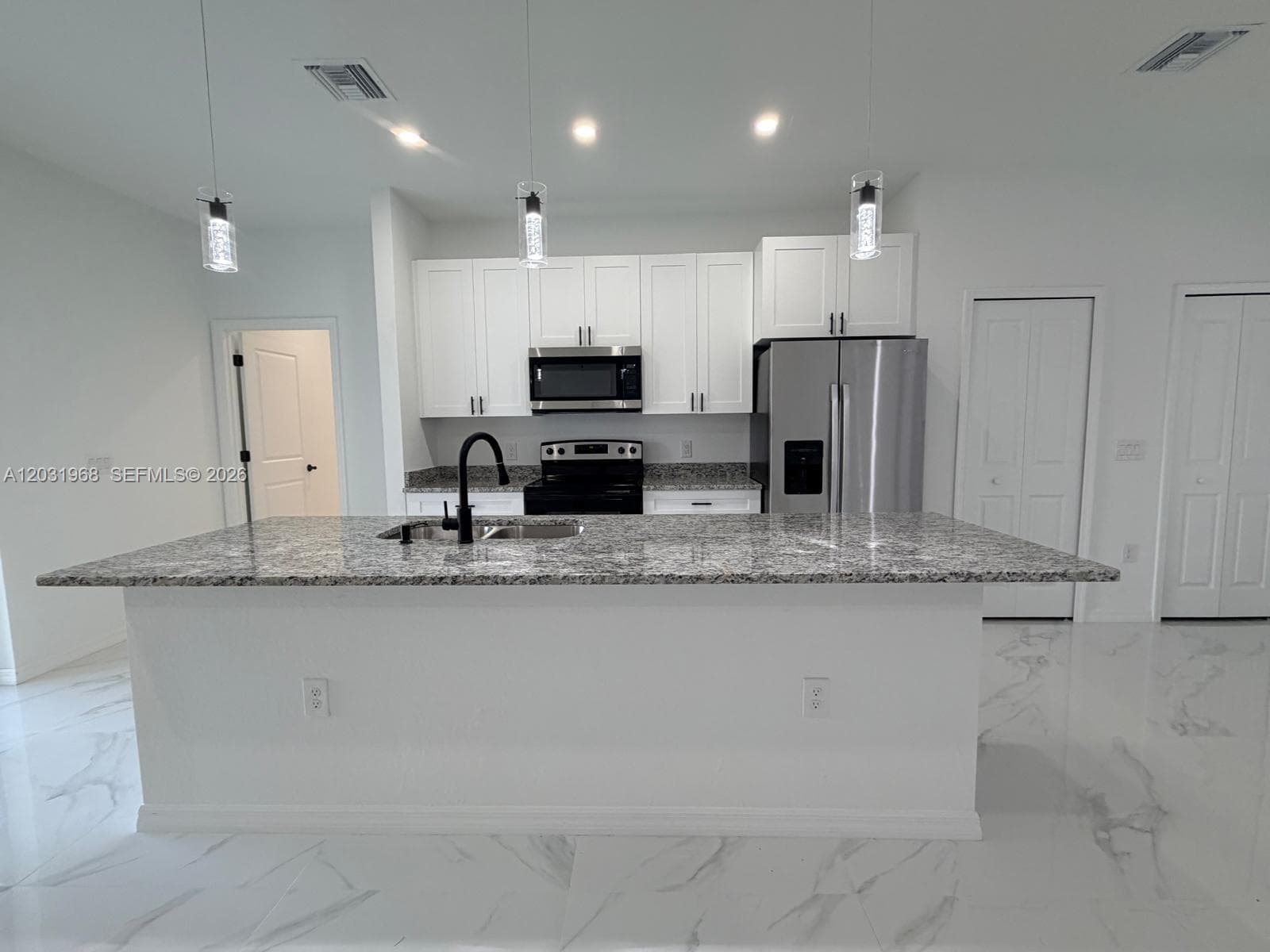 2706 72nd St W, Lehigh Acres, FL 33971 — zdjęcie 5