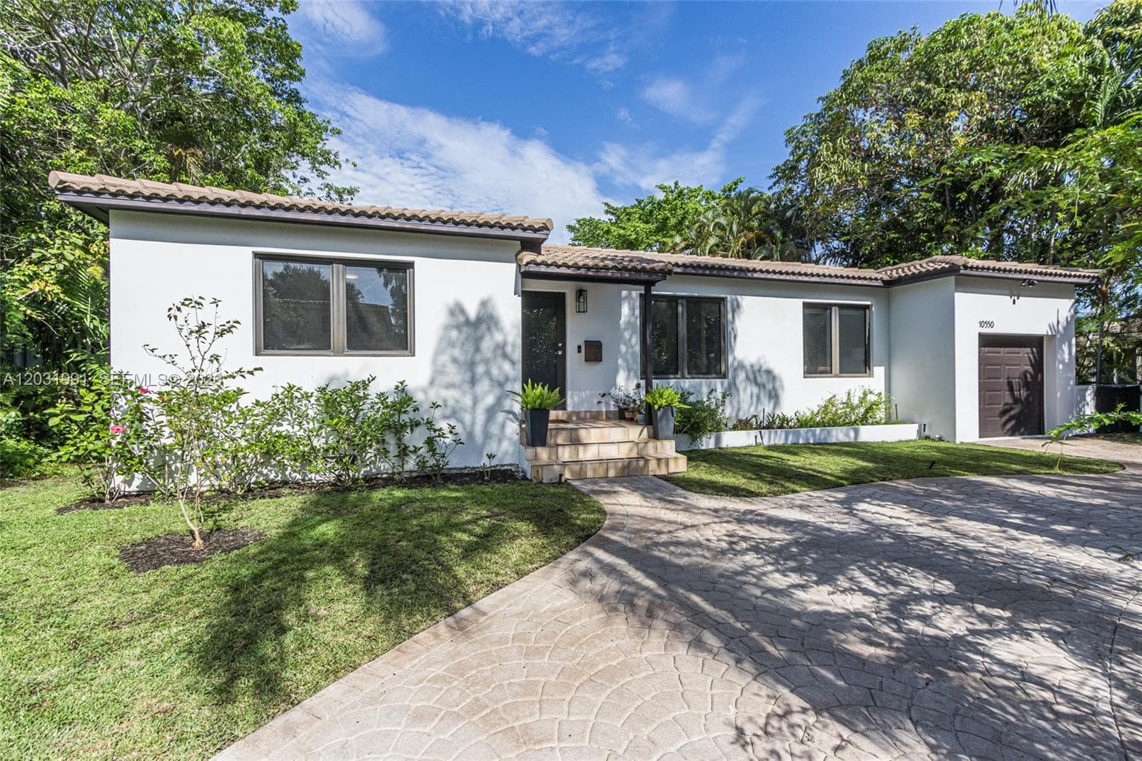 10550 NE 3rd Ct, Miami Shores, FL 33138 — zdjęcie 2
