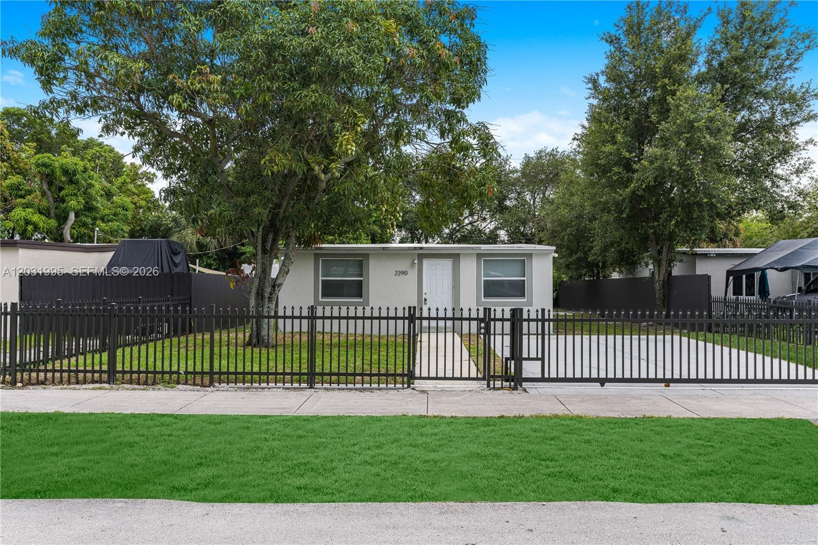2290 Rutland St, Opa-Locka, FL 33054 — zdjęcie 2