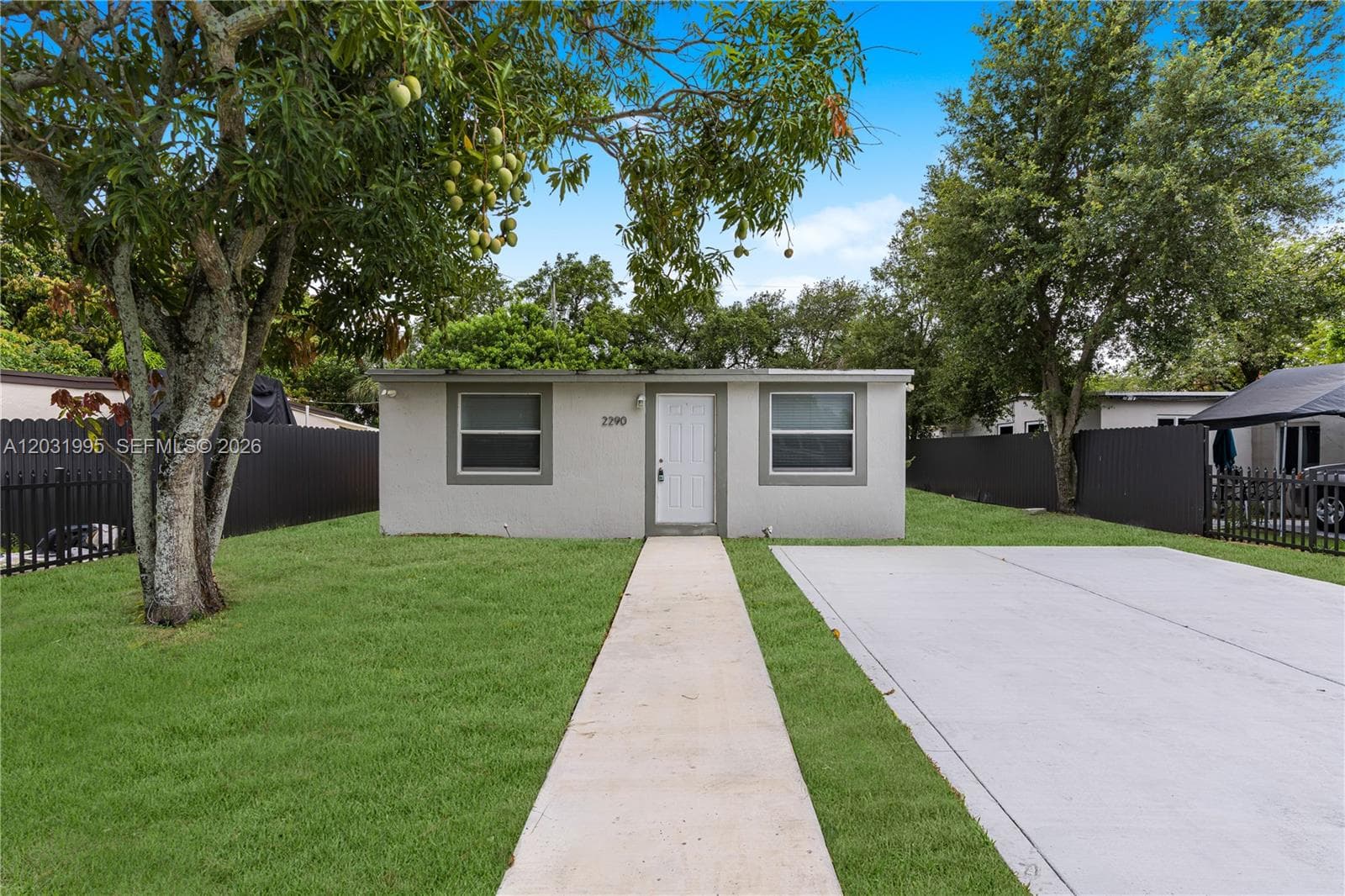 2290 Rutland St, Opa-Locka, FL 33054 — zdjęcie 3