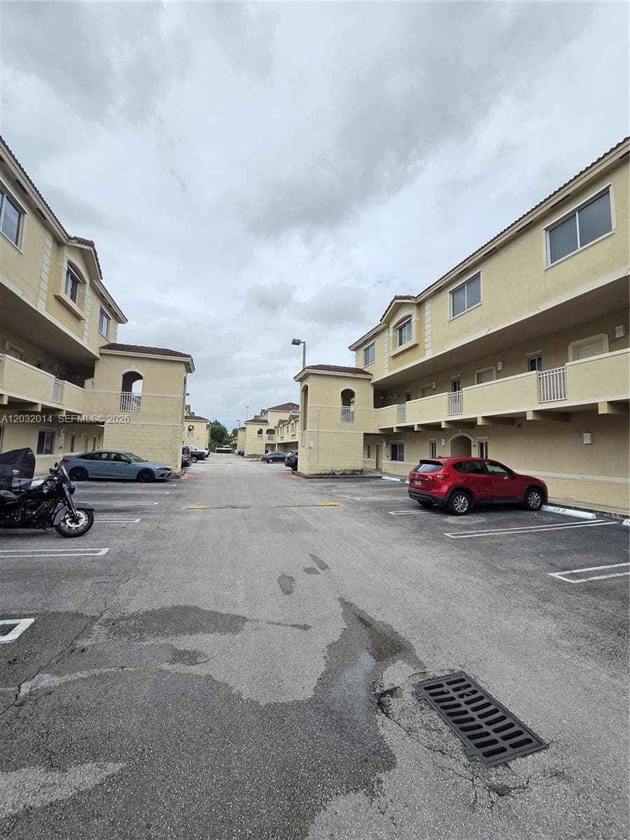 7989 NW 8th St # 108D, Miami, FL 33126 — zdjęcie 2