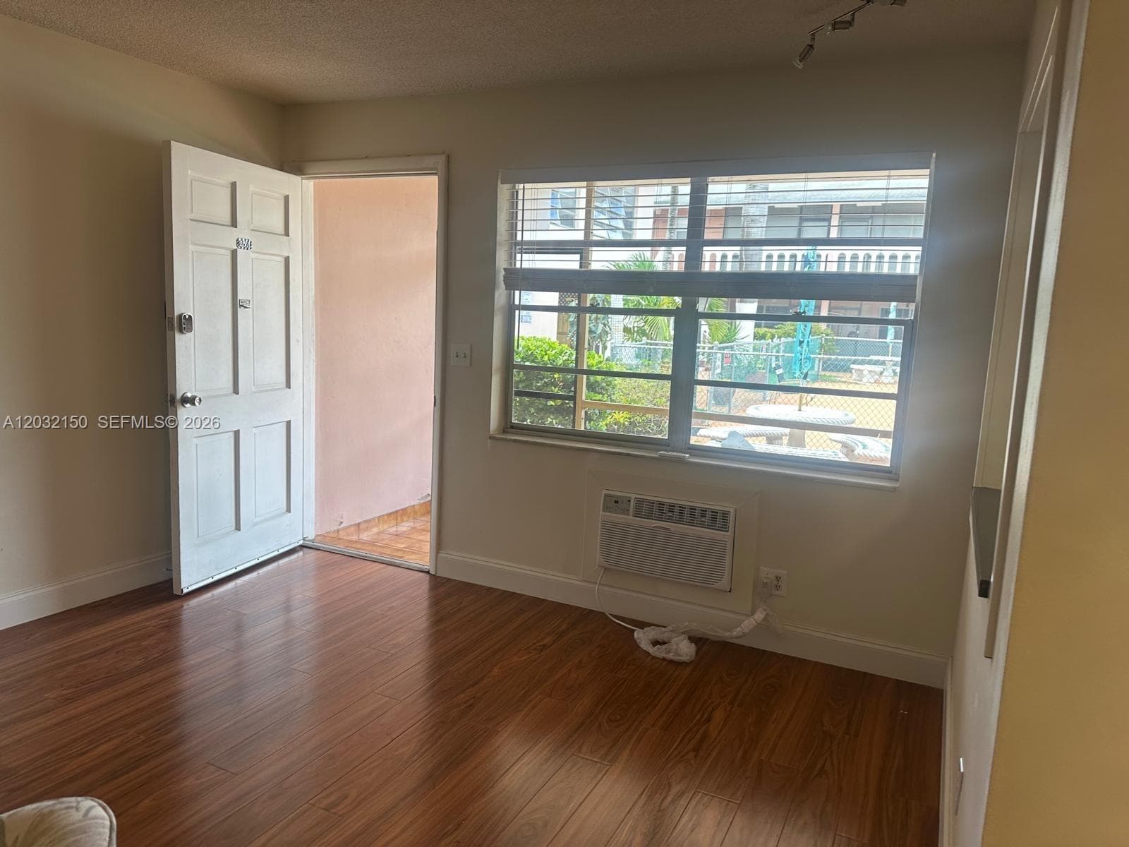 160 NE 8th Ave # 25A, Hallandale Beach, FL 33009 — zdjęcie 2