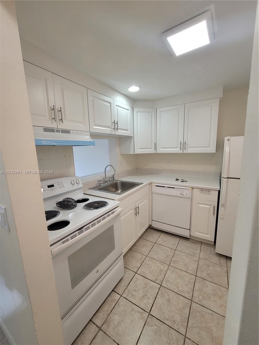 2800 NW 56th Ave # E401, Lauderhill, FL 33313 — zdjęcie 3