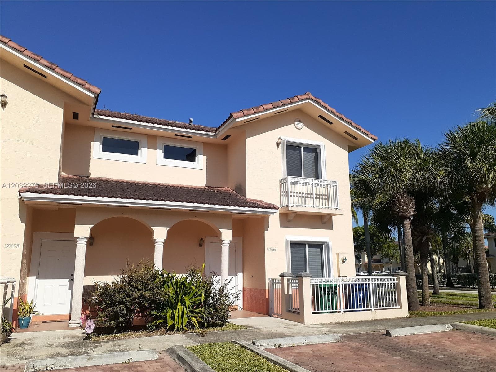 17866 NW 74th Ct, Hialeah, FL 33015 — zdjęcie 2