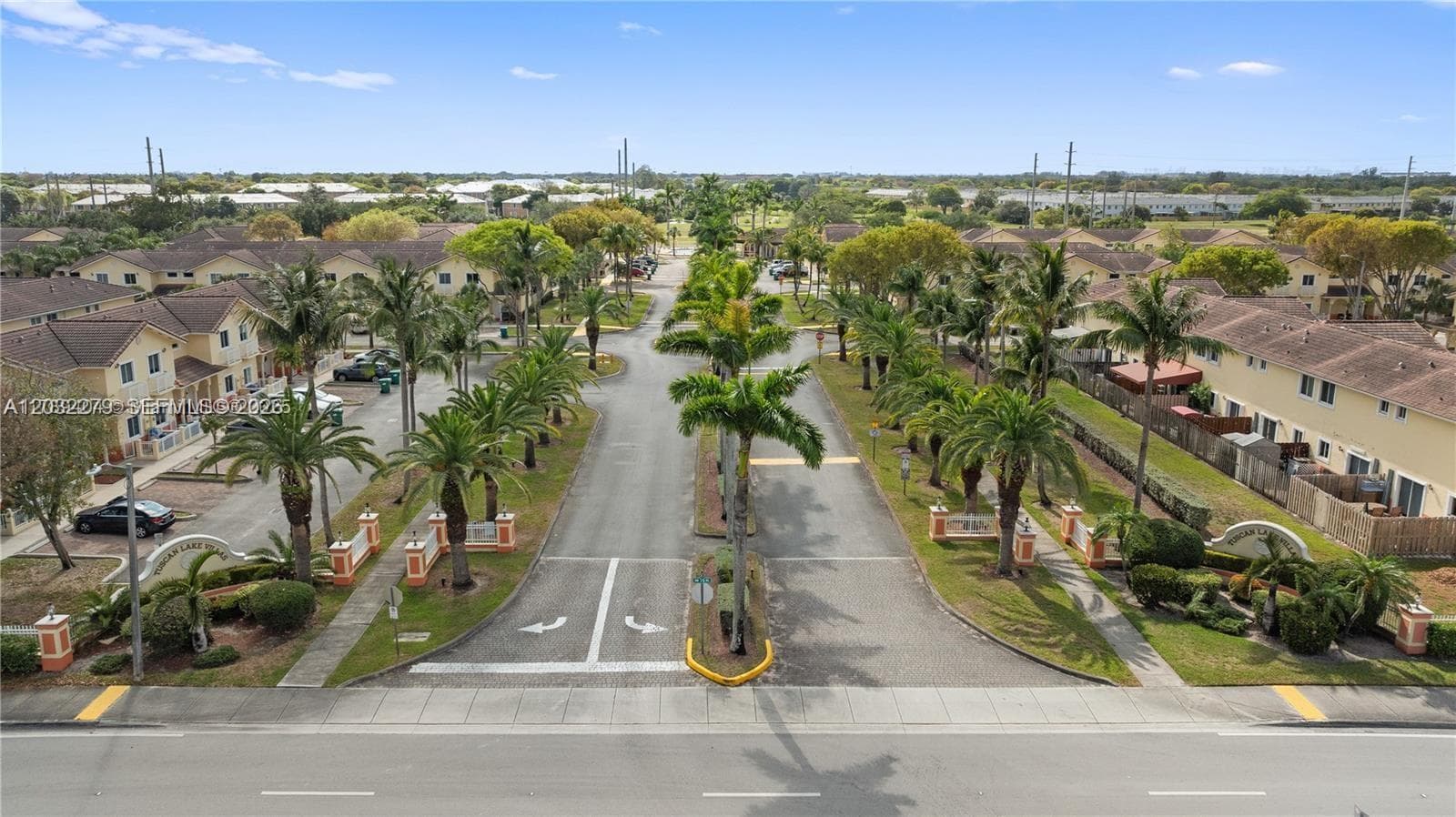 17866 NW 74th Ct, Hialeah, FL 33015 — zdjęcie 3