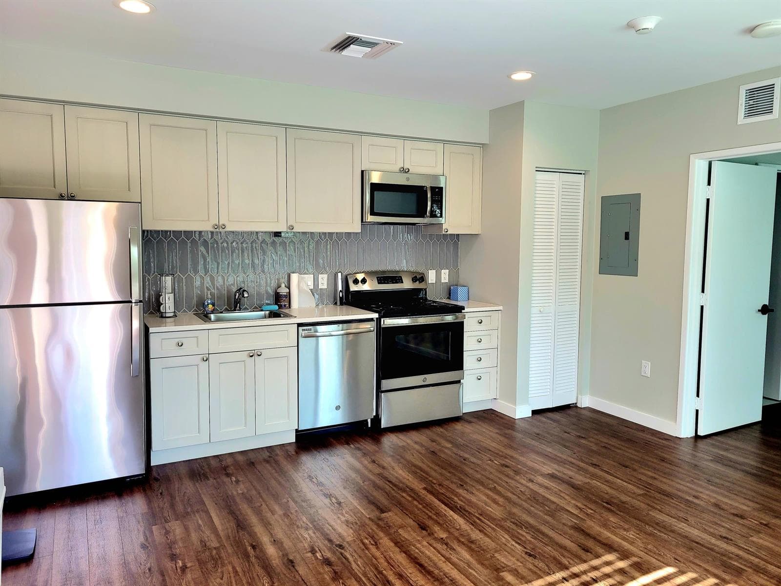 11810 SE Dixie Highway # Apt 1, Hobe Sound, FL 33455 — zdjęcie 2