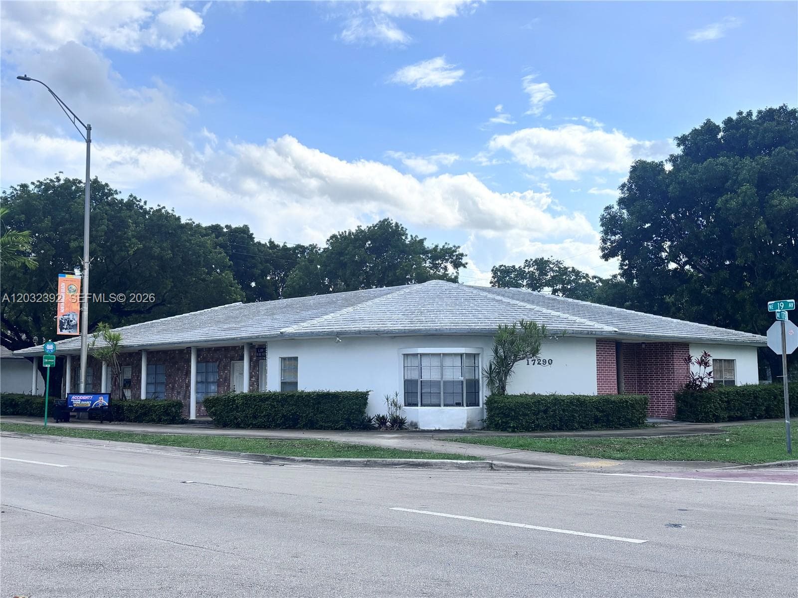 17280 NE 19th Ave, North Miami Beach, FL 33162 — zdjęcie 2